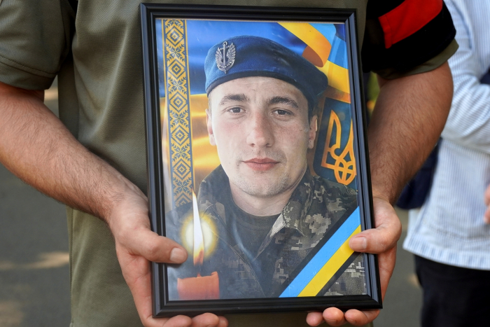 В Ужгороді сьогодні попрощалися із полеглим Героєм – 33-річним молодшим сержантом, оператором БПЛА Андрієм Поганем