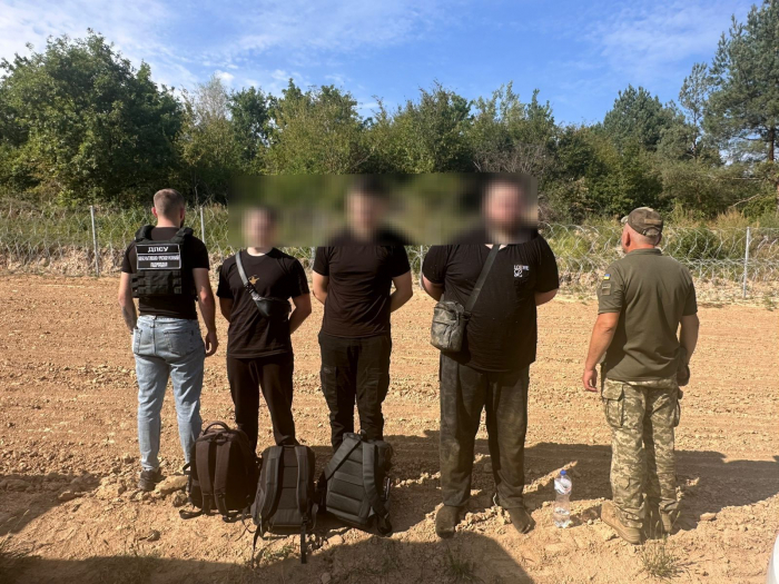 Прикордонники затримали групу чоловіків, які намагалися у незаконний спосіб перетнути українсько-словацький кордон