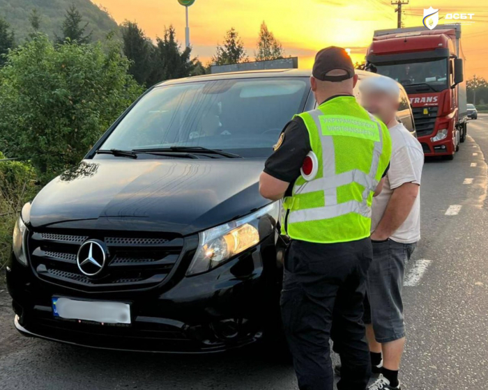 Боротьба з «нелегальними перевізниками» у Закарпатській області: на порушника складено адмінматеріали