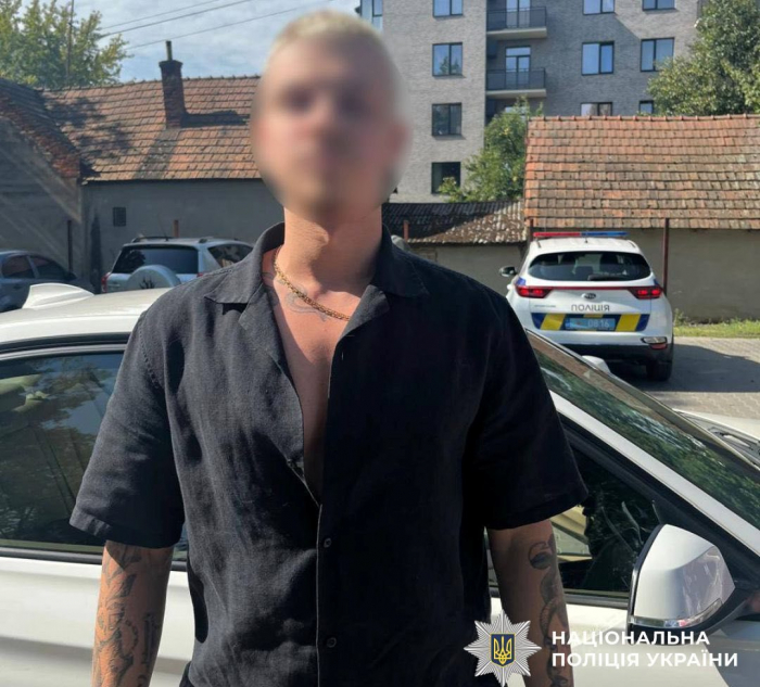 В приміщенні одного з поштових відділень в Ужгороді відвідувач здійснив постріл – поліція затримала підозрюваного


