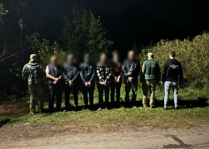 На Закарпатті затримали групу порушників кордону та їх переправника


