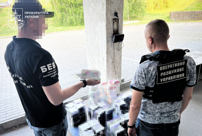 1200 електронних сигарет і 400 флаконів рідини: на Закарпатті судитимуть чоловіка за контрабанду