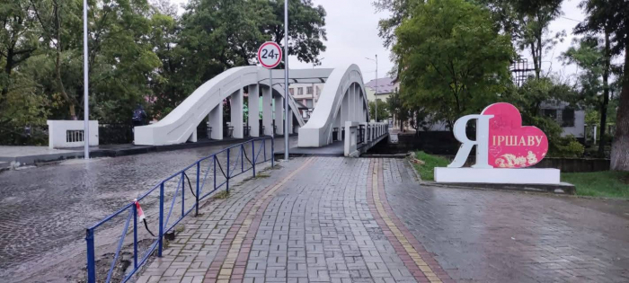 Завершили ремонт історичного мосту в Іршаві