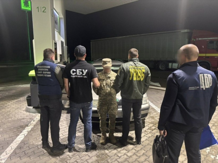 На Закарпатті викрили на хабарі двох прикордонників
