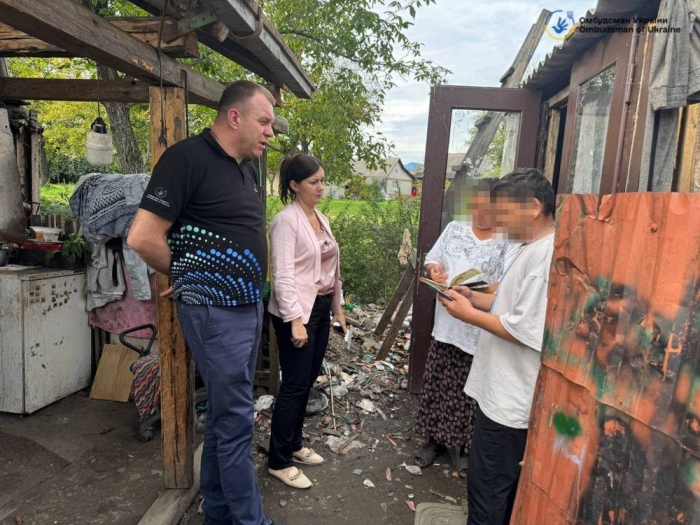 На автозаправці на Закарпатті виявили 9-річну дитину-жебрачку: служби не побачили проблеми