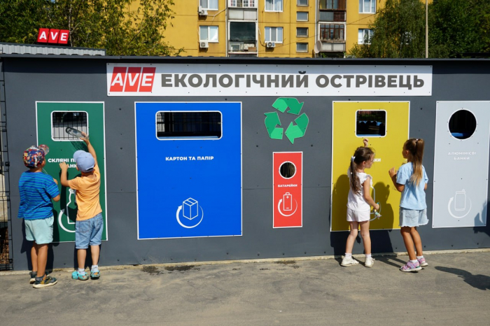 В Ужгороді відкрили вже сьомий екоострівець для сортування сміття