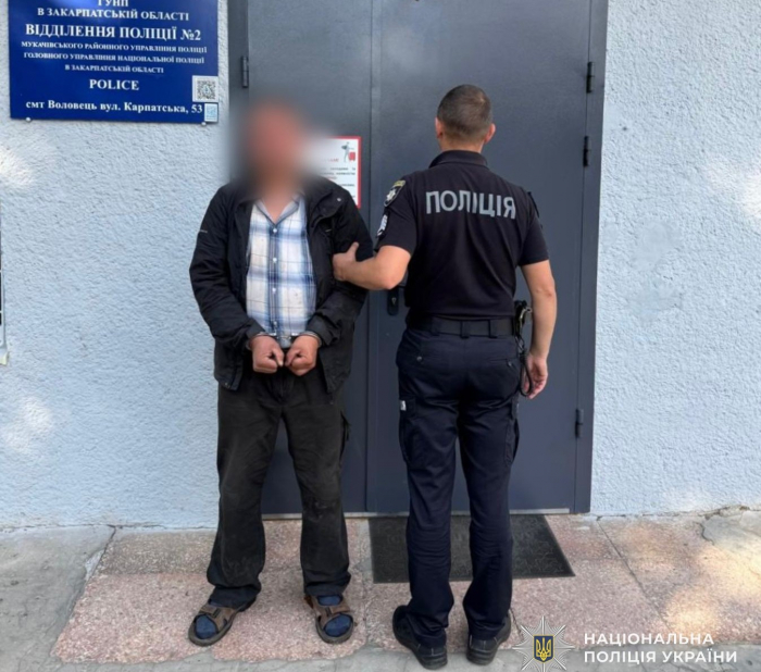 Поліцейські Воловця врятували життя пенсіонерці, яка постраждала від сексуального насильства — підозрюваного у злочині затримано