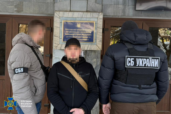 СБУ затримала на Закарпатті керівника одного з районних ТЦК, який «заробляв» на військовозобов’язаних