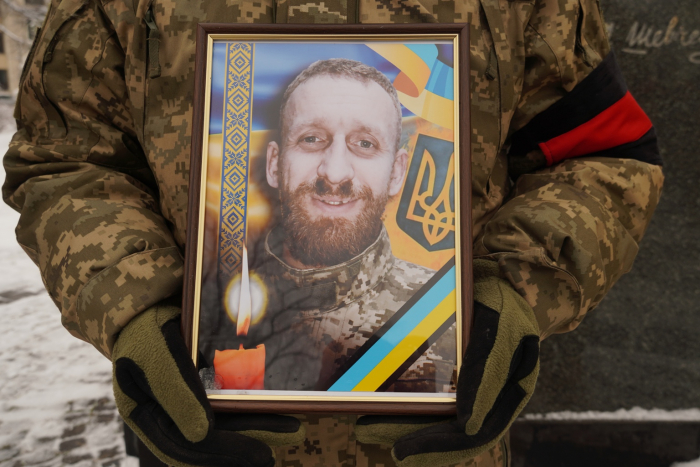 В Ужгороді сьогодні попрощалися із полеглим 32-річним захисником Миколою Райнишем