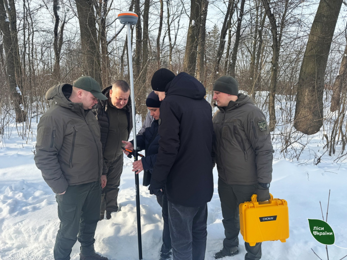 Робота в лісі – з сучасними технологіями: лісівники Карпатської філії навчалися працювати з GNSS-приймачами