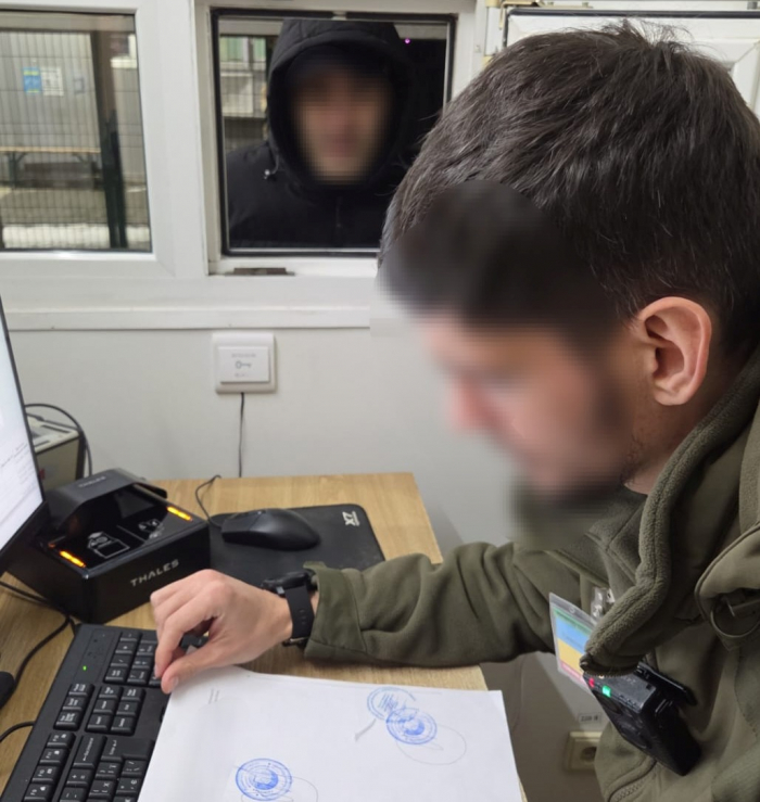 На кордоні зі Словаччиною викрили двох киян, які вдавали з себе багатодітних батьків

