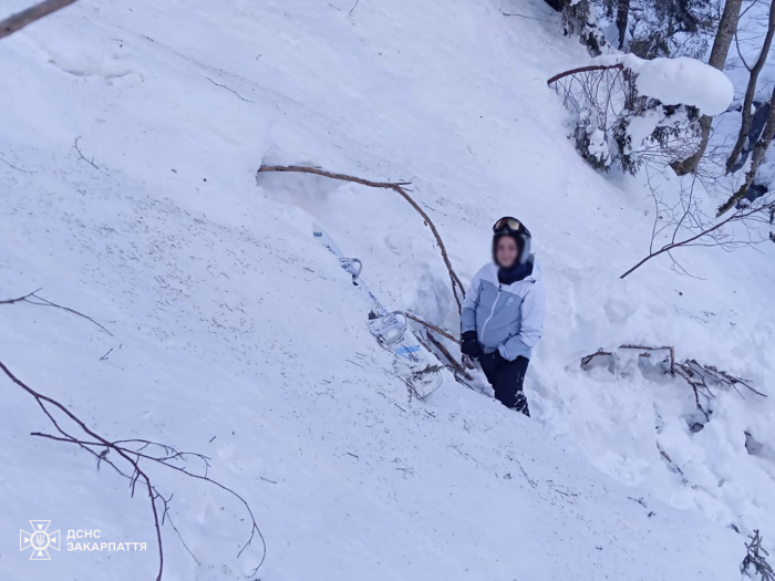 Рятувальники надали допомогу сноубордистці на Драгобраті