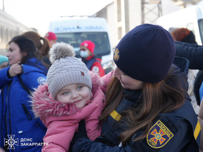 На Закарпаття прибули два евакуаційні потяги з Дніпропетровської області