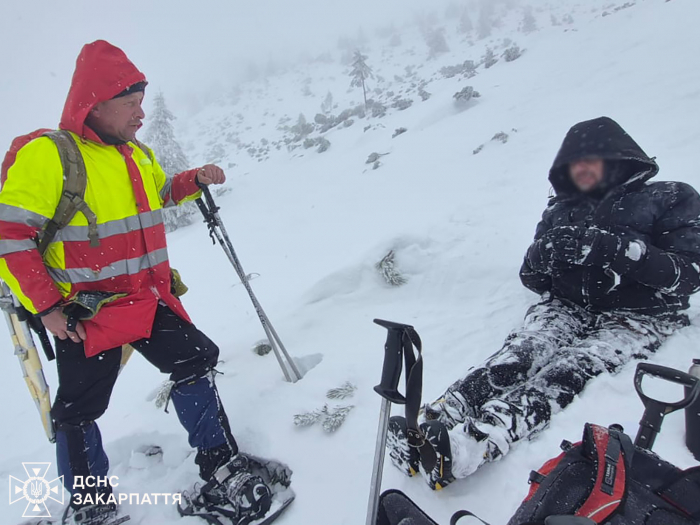 У горах Рахівщини врятували 26-річного киянина, який заблукав та ледь не загинув від переохолодження