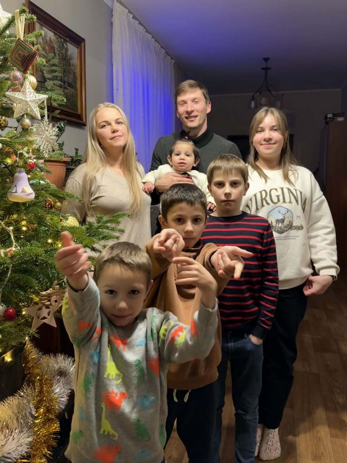 За два роки всиновили трьох дітей. Історія відомого закарпатського журналіста