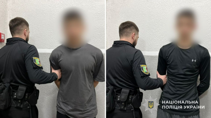 У Мукачеві поліція затримала двох підлітків, які скоїли серію пограбувань за один вечір

