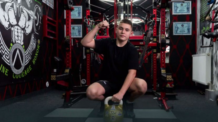 12-річний силач з Мукачівщини Василь Маєвський тричі встановив світовий рекорд