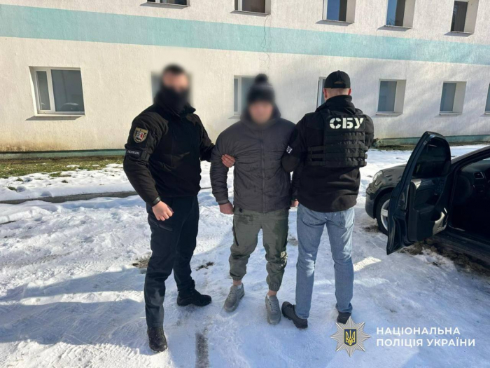 На Берегівщині поліція припинила злочинну діяльність трьох наркоторговців
