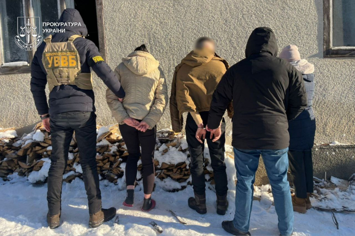 На Рахівщині взято під варту чоловіка із двома спільницями за спробу налагодити бізнес на незаконних переправленнях через кордон