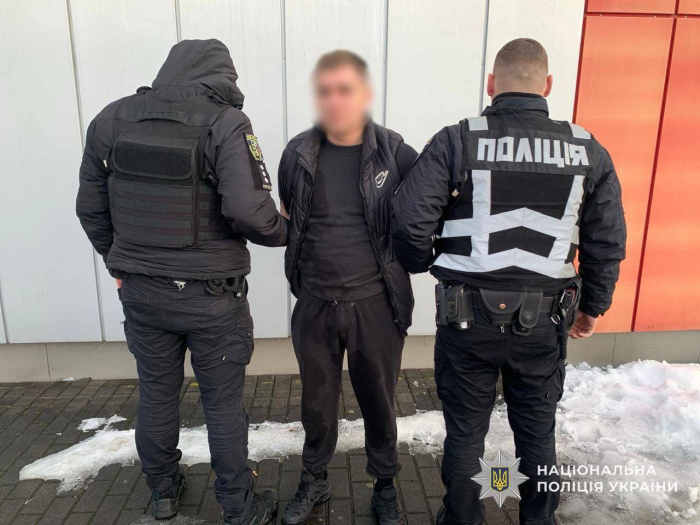 В Іршаві поліція затримала підозрюваного у торгівлі наркотиками 

