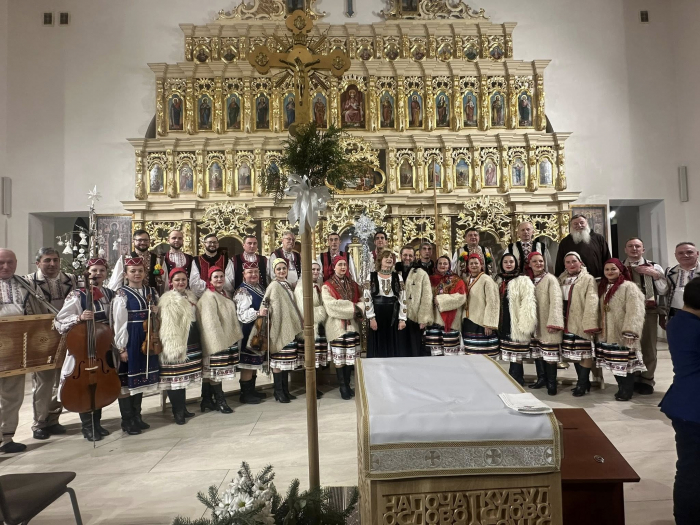 Закарпатський народний хор продовжує низку своїх різдвяно-новорічних концертів

