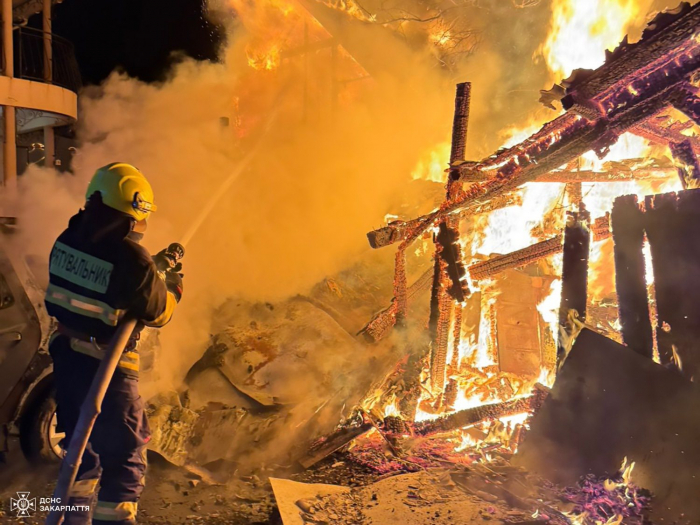 Ужгородські вогнеборці ліквідували пожежу в двох господарських спорудах