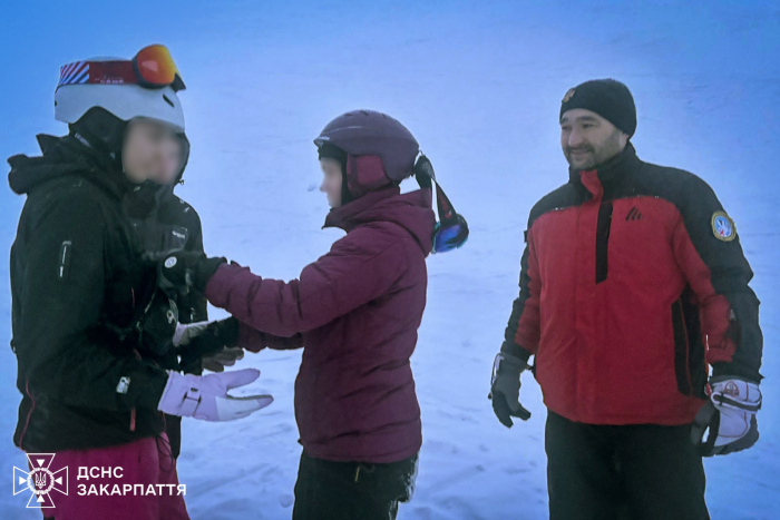 Гірські рятувальники Рахівщини допомогли неповнолітній лижниці на Драгобраті
