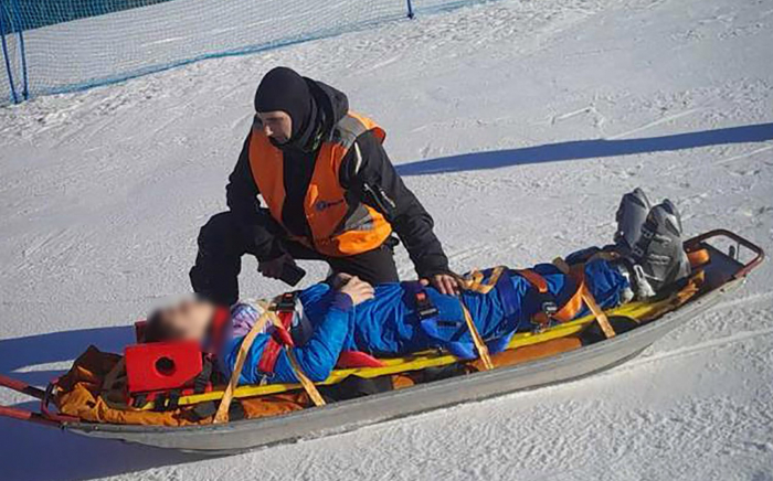 Гірські рятувальники надали допомогу 12-річному лижнику, який травмувався на схилі Красії