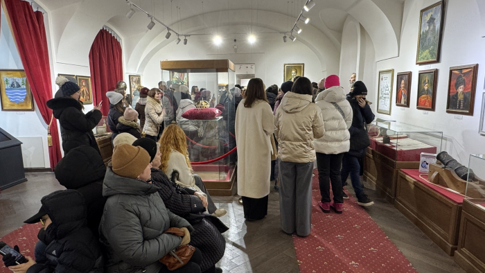 Вхід — донат на лікування дитини: в Ужгородському замку провели благодійну екскурсію