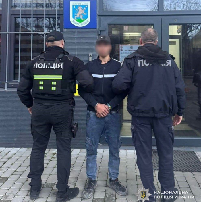 За матеріалами поліції Берегівщини засуджено рецидивіста за крадіжку ювелірних виробів з будинку місцевої жительки

