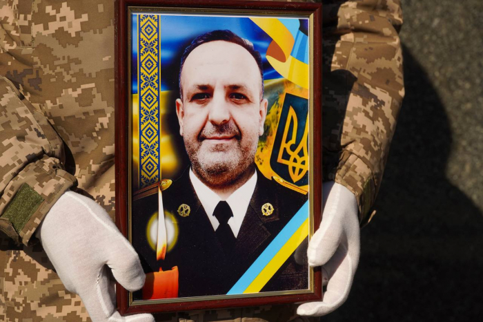 Ужгород попрощався із полеглим захисником – 48-річним підполковником Олександром Павлієм