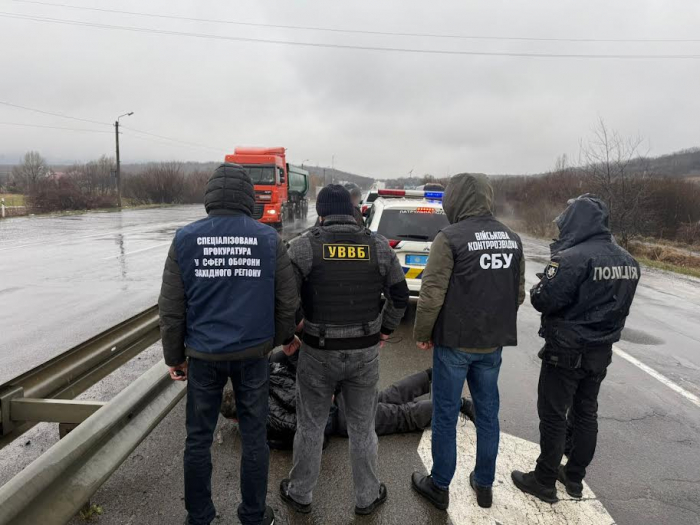 Правоохоронці задокументували факт спроби підкупу військовослужбовця Мукачівського прикордонного загону

