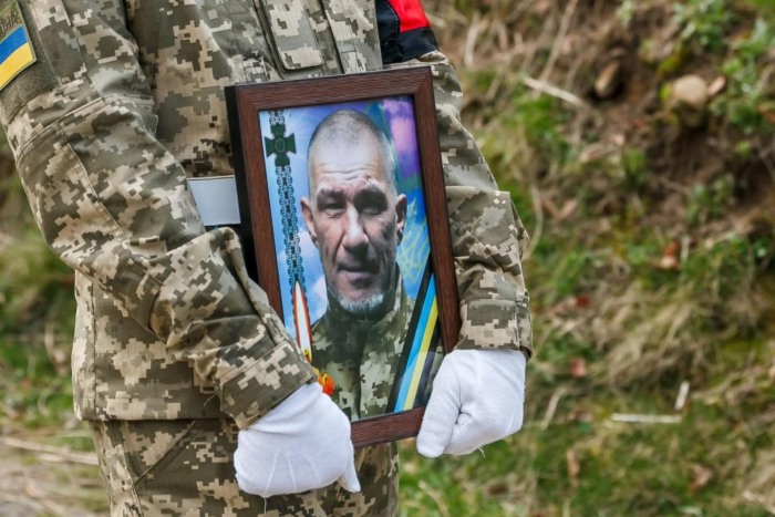 Дружині полеглого закарпатського прикордонника вручили державну нагороду чоловіка

