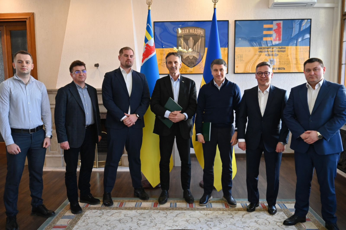 Інвестиції в «зелену» енергію: на Закарпатті підписали меморандум із норвезькою компанією