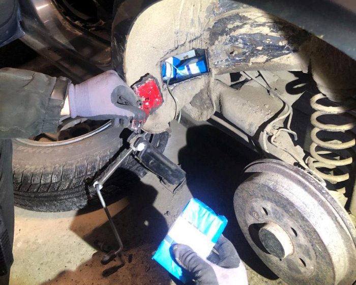 Програшний варіант: водійка легковика намагалася перевезти через кордон безакцизні сигарети