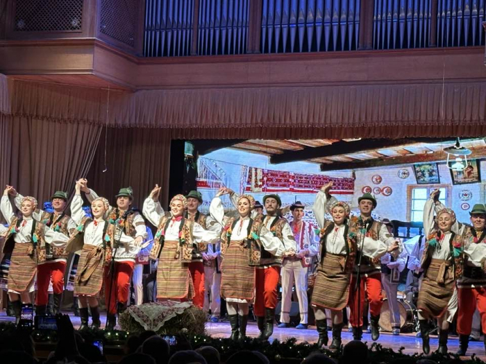 Закарпатський народний хор запрошує завтра своїх шанувальників на «Бал в старому селі»       