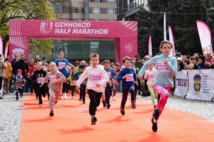 Кілометри заради фронту: Ужгород готується до напівмарафону
