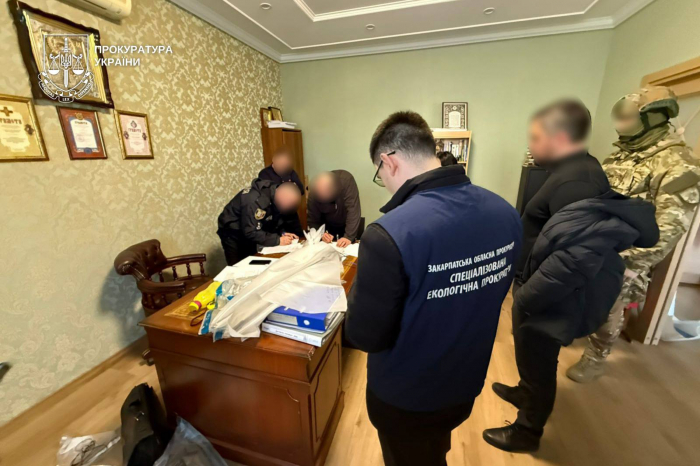 Незаконний видобуток на унікальному цеолітовому родовищі на 11 млн грн: директору заводу оголошено підозру

