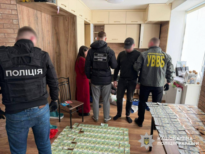 Повний пакет послуг із перевезенням у багажнику: на Ужгородщині поліція викрила двох переправників військовозобов’язаних

