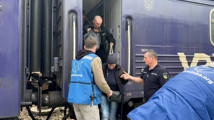 Із небезпечного регіону – на Закарпаття: евакуювали родину з Дніпропетровщини