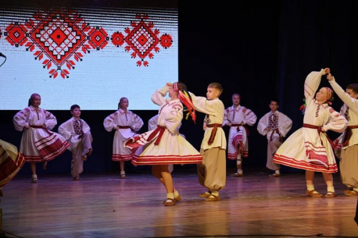 Від 8 до 12,4 тис грн: закарпатські депутати просять КМУ підвищити мізерні зарплати працівників культури
