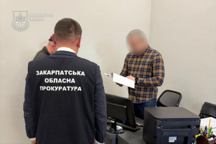 На Закарпатті судитимуть реєстратора, який за фальшивими документами «переписав» землю померлої жінки