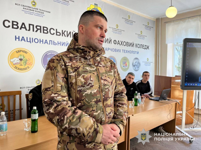 У Сваляві зі студентами зустрілися поліцейські та ветерани війни – розповіли про досвід, можливості та службу