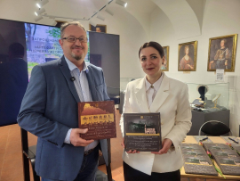 Презентували унікальний альбом про артефакти середньовічної церкви Ужгородського  замку