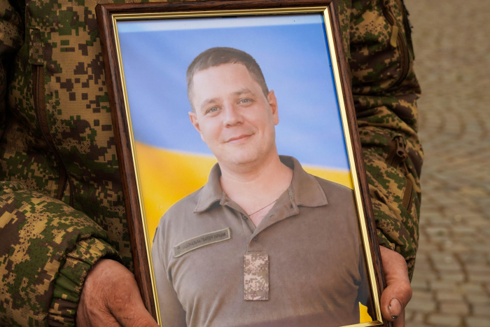 В Ужгороді сьогодні попрощалися із молодшим сержантом Нацгвардії України Іваном Черничком «Фізруком»