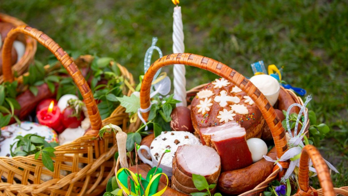 Шовдар, паски й плетені кошики: скільки коштує зібрати великодній набір в Ужгороді
