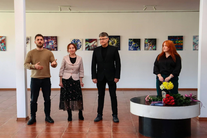 В Ужгородському скансені відкрили виставку живопису Віри Степчук «Пробудження»