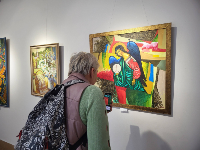 До Великодня закарпатські художники представили тематичну виставку