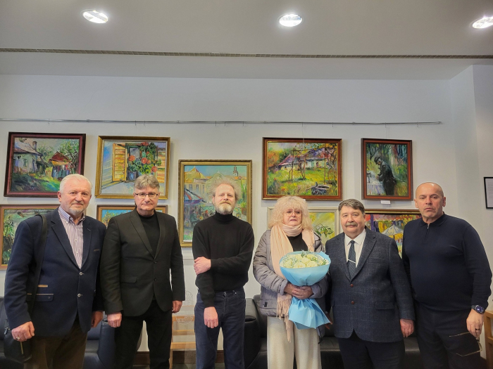 В Ужгороді відкрили виставку робіт відомого закарпатського художника Петра Шолтеса