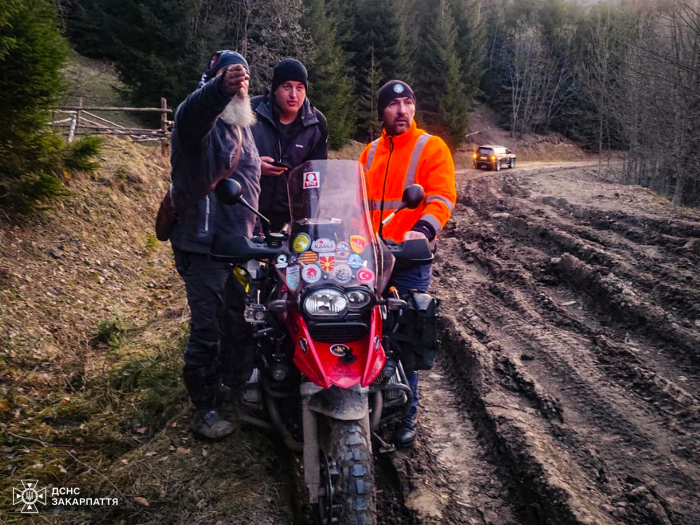 Гірські рятувальники надали допомогу туристу з Чехії, який не розрахував свої сили в Карпатах